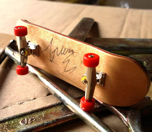 Finger skate