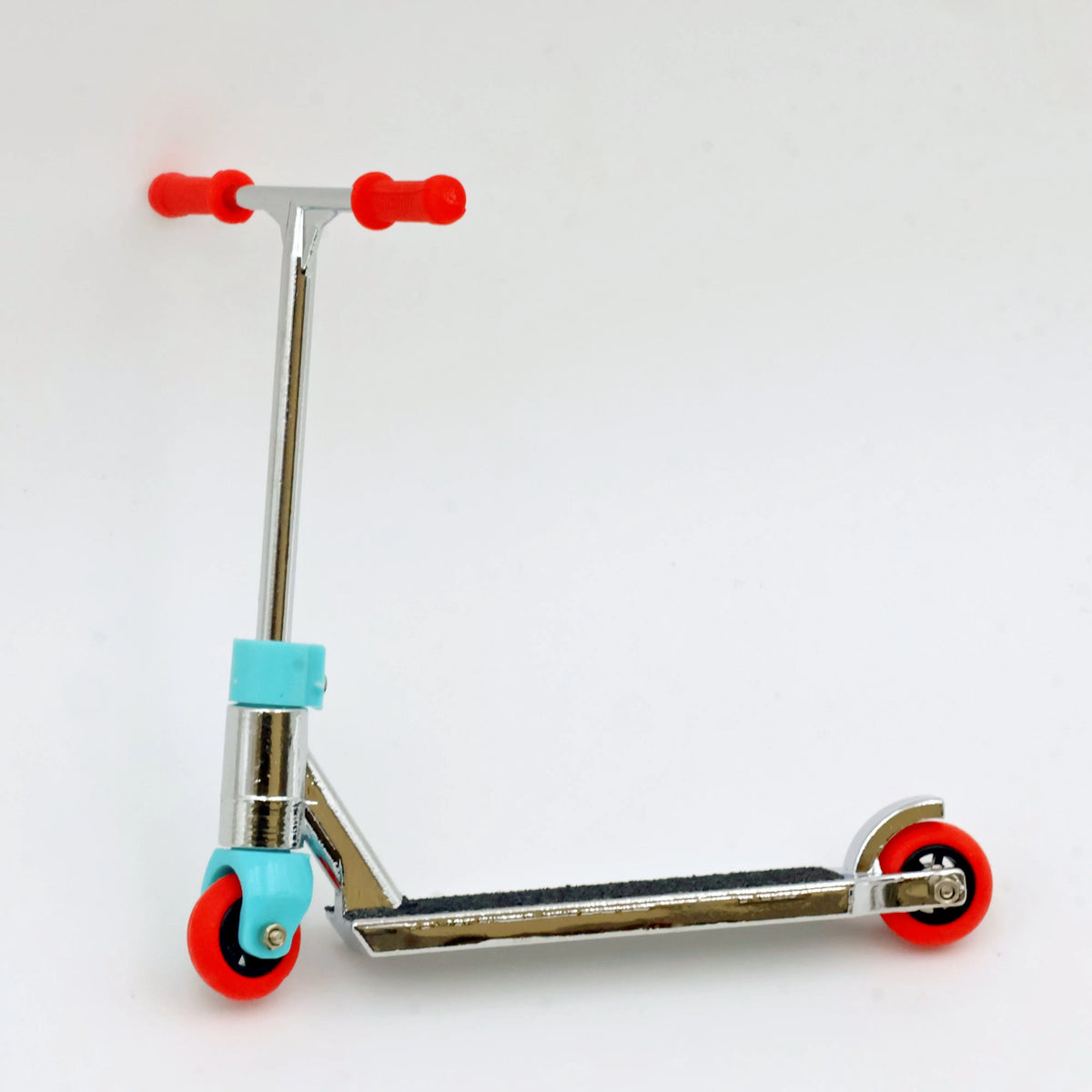 Sixfox Lot de 8 Mini Trottinettes pour Doigts - Skateboard Pédagogique Miniature - Accessoires d'Entraînement - Jouet pour Enfants Sixfox Lot de 8 Mini Trottinettes pour Doigts - Skateboard Pédagogique Miniature - Accessoires d'Entraînement - Jouet pour Enfants