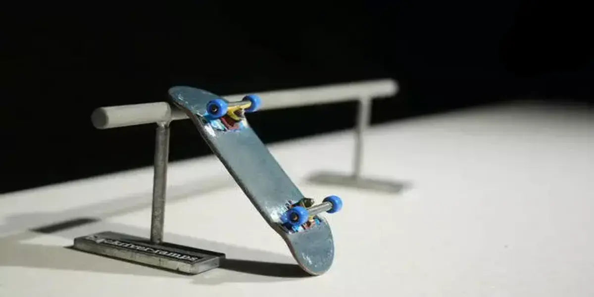 Finger skate
